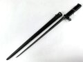 1.Weltkrieg Ersatzseitengewehr mit glattem Stahlgriff und Dillenbajonettklinge ,  ausgeprägte Laufkralle 17 mm , Klingenlänge 43,7 cm , Scheide nachgefertigt, komplett gespachtelt und nachlackiertes Stück, Drücker fest,