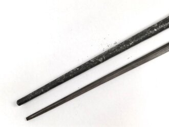 1.Weltkrieg Ersatzseitengewehr aus  russischem Mosin Nagant Bajonett mit deutscher Orgelpfeifenscheide , gereinigt, starke Rostschäden, Verriegelungsring dreht sich