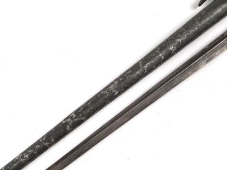 1.Weltkrieg Ersatzseitengewehr aus  russischem Mosin Nagant Bajonett mit deutscher Orgelpfeifenscheide , gereinigt, starke Rostschäden, Verriegelungsring dreht sich