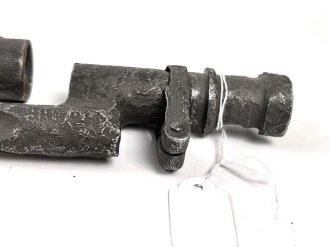 1.Weltkrieg Ersatzseitengewehr aus  russischem Mosin Nagant Bajonett mit deutscher Orgelpfeifenscheide , gereinigt, starke Rostschäden, Verriegelungsring dreht sich
