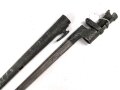 1.Weltkrieg Ersatzseitengewehr aus  russischem Mosin Nagant Bajonett mit deutscher Orgelpfeifenscheide , gereinigt, starke Rostschäden, Verriegelungsring dreht sich