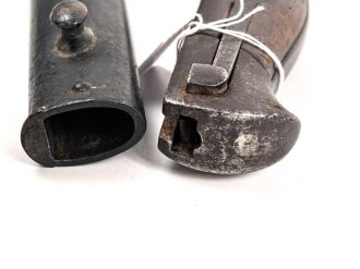 1.Weltkrieg Ersatzseitengewehr EB 90 aus belgischem Comblain Modell 1882 Garde Civique,  Scheide mit Originallack, deutscher Abnahmestempel auf Knaufoberseite,