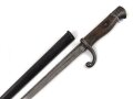 1.Weltkrieg Ersatzseitengewehr EB 90 aus belgischem Comblain Modell 1882 Garde Civique,  Scheide mit Originallack, deutscher Abnahmestempel auf Knaufoberseite,