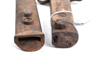 Italien, Seitengewehr Modell Carcano 1891/38 , Stahlscheide , Drücker fest, ungereinigt, 