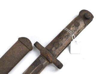 Italien, Seitengewehr Modell Carcano 1891/38 , Stahlscheide , Drücker fest, ungereinigt, 