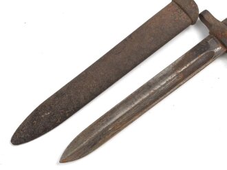Italien, Seitengewehr Modell Carcano 1891/38 , Stahlscheide , Drücker fest, ungereinigt, 