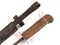 Frankreich, Grabendolch  Modell 1916, Vierkantklinge, Lederscheide, Riemenbefestigungsniet fehlt