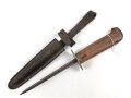Frankreich, Grabendolch  Modell 1916, Vierkantklinge, Lederscheide, Riemenbefestigungsniet fehlt