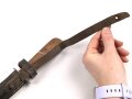 Frankreich, Grabendolch  Modell 1916, Vierkantklinge, Lederscheide, Riemenbefestigungsniet fehlt