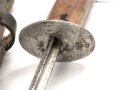 Frankreich, Grabendolch  Modell 1916, Vierkantklinge, Lederscheide, Riemenbefestigungsniet fehlt
