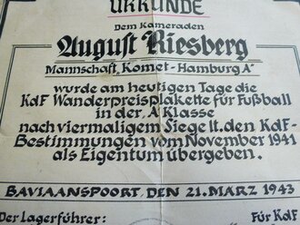 Fussball KDF Wanderpreis 1942 mit Urkunde. Hochinteressantes Set aus dem deutschen Internierungslager "Baviaansport" in Südafrika. Plakettendurchmesser 12cm