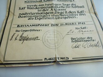 Fussball KDF Wanderpreis 1942 mit Urkunde. Hochinteressantes Set aus dem deutschen Internierungslager "Baviaansport" in Südafrika. Plakettendurchmesser 12cm