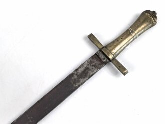 Schweiz, Weidmesser ohne Scheide , aufpflanzbar, Kantonal, Arretierungsfeder fehlt, Gesamtlänge 65,7 cm, Messinggriff mit gerader Parierstange   glatte Keilklinge beschliffen mit Rostspuren,  Schlitzlänge für die Gewehraufnahme 7cm, Schlitzbreite 3,5 mm