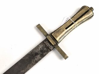 Schweiz, Weidmesser ohne Scheide , aufpflanzbar, Kantonal, Arretierungsfeder fehlt, Gesamtlänge 65,7 cm, Messinggriff mit gerader Parierstange   glatte Keilklinge beschliffen mit Rostspuren,  Schlitzlänge für die Gewehraufnahme 7cm, Schlitzbreite 3,5 mm