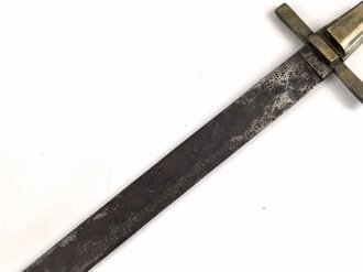 Schweiz, Weidmesser ohne Scheide , aufpflanzbar, Kantonal, Arretierungsfeder fehlt, Gesamtlänge 65,7 cm, Messinggriff mit gerader Parierstange   glatte Keilklinge beschliffen mit Rostspuren,  Schlitzlänge für die Gewehraufnahme 7cm, Schlitzbreite 3,5 mm