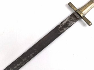 Schweiz, Weidmesser ohne Scheide , aufpflanzbar, Kantonal, Arretierungsfeder fehlt, Gesamtlänge 65,7 cm, Messinggriff mit gerader Parierstange   glatte Keilklinge beschliffen mit Rostspuren,  Schlitzlänge für die Gewehraufnahme 7cm, Schlitzbreite 3,5 mm