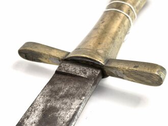 Schweiz, Weidmesser ohne Scheide , aufpflanzbar, Kantonal, Arretierungsfeder fehlt, Gesamtlänge 65,7 cm, Messinggriff mit gerader Parierstange   glatte Keilklinge beschliffen mit Rostspuren,  Schlitzlänge für die Gewehraufnahme 7cm, Schlitzbreite 3,5 mm