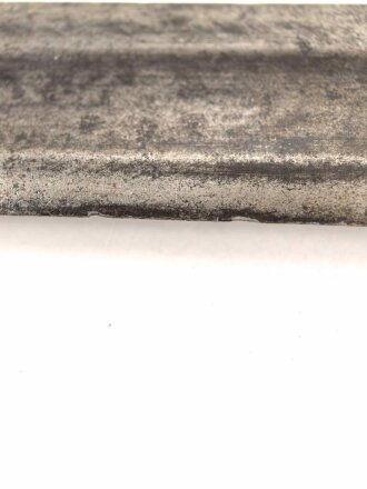 Schweiz, Weidmesser ohne Scheide , aufpflanzbar, Kantonal, Gesamtlänge 66,2 cm, Messinggriff mit gerader Parierstange  ,  Keilklinge mit mittiger Hohlkehle  fleckig  ,Schlitzlänge für die Gewehraufnahme 9,2 cm, Schlitzbreite 7,5 mm