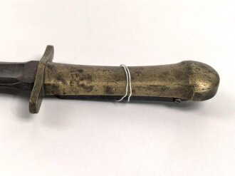 Schweiz, Weidmesser ohne Scheide , aufpflanzbar, Kantonal, Gesamtlänge 66,2 cm, Messinggriff mit gerader Parierstange  ,  Keilklinge mit mittiger Hohlkehle  fleckig  ,Schlitzlänge für die Gewehraufnahme 9,2 cm, Schlitzbreite 7,5 mm