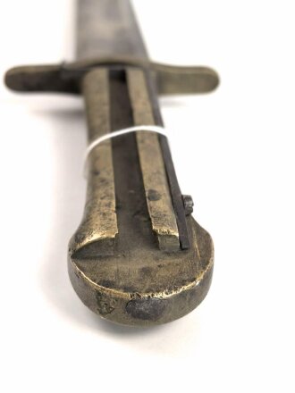 Schweiz, Weidmesser ohne Scheide , aufpflanzbar, Kantonal, Gesamtlänge 66,2 cm, Messinggriff mit gerader Parierstange  ,  Keilklinge mit mittiger Hohlkehle  fleckig  ,Schlitzlänge für die Gewehraufnahme 9,2 cm, Schlitzbreite 7,5 mm