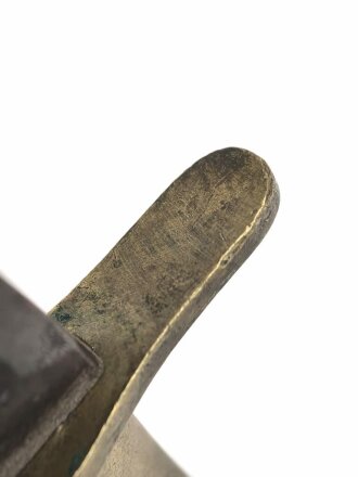 Schweiz, Weidmesser ohne Scheide , aufpflanzbar, Kantonal, Gesamtlänge 66,2 cm, Messinggriff mit gerader Parierstange  ,  Keilklinge mit mittiger Hohlkehle  fleckig  ,Schlitzlänge für die Gewehraufnahme 9,2 cm, Schlitzbreite 7,5 mm