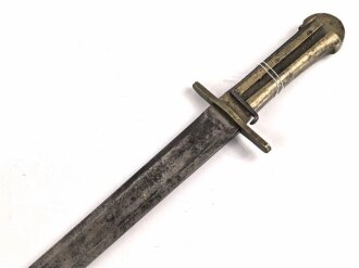Schweiz, Weidmesser ohne Scheide , aufpflanzbar, Kantonal, Gesamtlänge 66,2 cm, Messinggriff mit gerader Parierstange  ,  Keilklinge mit mittiger Hohlkehle  fleckig  ,Schlitzlänge für die Gewehraufnahme 9,2 cm, Schlitzbreite 7,5 mm
