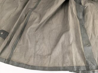 Kradmantel Wehrmacht für einen Unteroffizier der Infanterie. Leicht getragenes Stück in gutem Gesamtzustand, die Schulterklappen Modell 1944