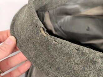 Kradmantel Wehrmacht für einen Unteroffizier der Infanterie. Leicht getragenes Stück in gutem Gesamtzustand, die Schulterklappen Modell 1944