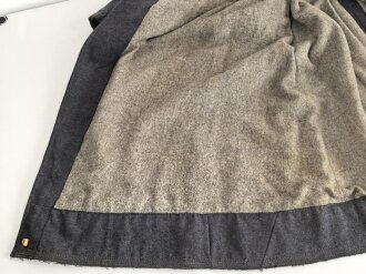 Luftwaffe, schwerer Wintermantel für Mannschaften der Flak. Kammerstück in gutem Gesamtzustand