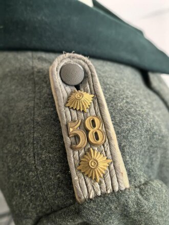 Heer, Mantel Modell 1936 für einen Hauptmann im Infanterie Regiment 58.  Kammerstück von 1939 in gutem Gesamtzustand