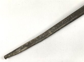 Zinkblechscheide für eine Blankwaffe. Dreieckig, 20 - 20-30mm. Gesamtlänge 47cm