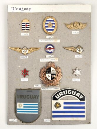 Uruguay, Sammlung verschiedener Abzeichen des Militärs, teils auf Karton getackert