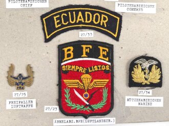 Ecuador, Sammlung Piloten- und sonstige Abzeichen, teils auf Karton geklebt