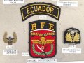 Ecuador, Sammlung Piloten- und sonstige Abzeichen, teils auf Karton geklebt