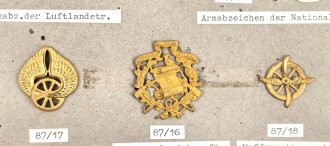 Guatemala, Sammlung verschiedener Abzeichen und Ärmelabzeichen, teils auf Karton getackert