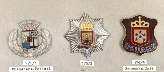 Niederländische Antillen, Sammlung Ärmel- und Mützenabzeichen der Polizei, teils auf Karton getackert