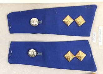 Irland, Sammlung Schulterstücke, auf Karton getackert