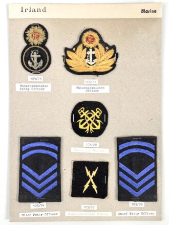 Irland, Sammlung Mützenabzeichen und Rangabzeichen Marine, auf Karton getackert