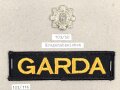 Irland, Sammlung Mützenabzeichen und Kragenabzeichen Polizei, teils auf Karton getackert