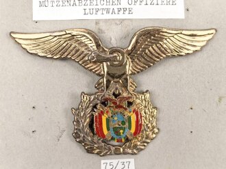 Bolivien, Sammlung Mützenabzeichen Luftwaffe und Feldbindenschloss für Heeresoffiziere