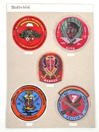 Bolivien, Sammlung Ärmelabzeichen, auf Karton getackert