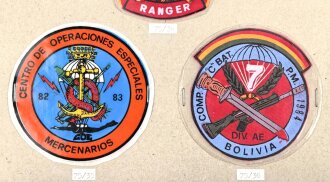 Bolivien, Sammlung Ärmelabzeichen, auf Karton getackert