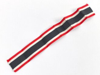 Band zum Kriegsverdienstkreuz 2.Klasse mit und ohne Schwerter. Breite 30mm, Länge 24cm .