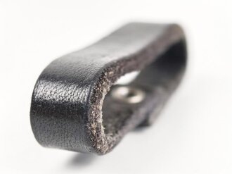 Schieber für ein Zweidornkoppel , schwarzes Leder, Innenmaß 43mm, Nachkriegsfertigung