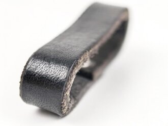 Schieber für ein Zweidornkoppel , schwarzes Leder, Innenmaß 43mm, Nachkriegsfertigung