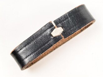 Schieber für ein Zweidornkoppel , schwarzes Leder, Innenmaß 47mm, Nachkriegsfertigung