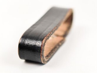 Schieber für ein Zweidornkoppel , schwarzes Leder, Innenmaß 47mm, Nachkriegsfertigung