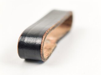 Schieber für ein Zweidornkoppel , schwarzes Leder, Innenmaß 47mm, Nachkriegsfertigung