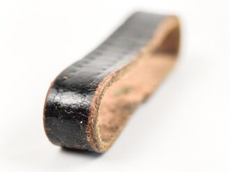 Schieber für ein Zweidornkoppel , schwarzes Leder, Innenmaß 48mm, Nachkriegsfertigung