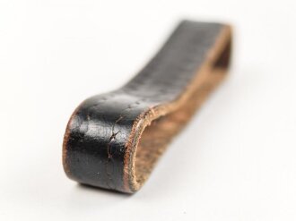 Schieber für ein Zweidornkoppel , schwarzes Leder, Innenmaß 48mm, Nachkriegsfertigung